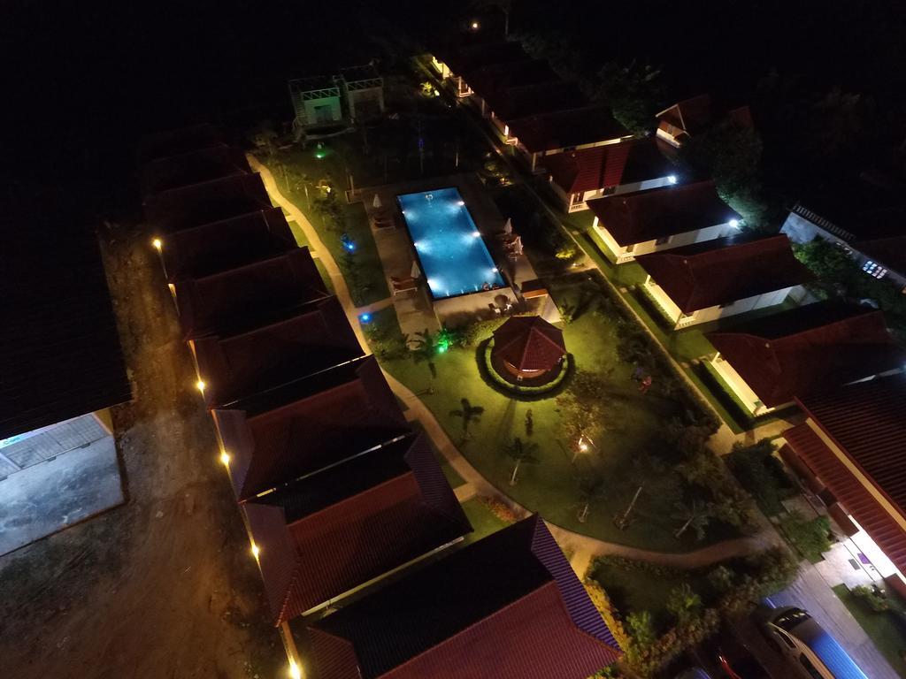Phuket Airport Villa Ban Bo Han Exterior photo