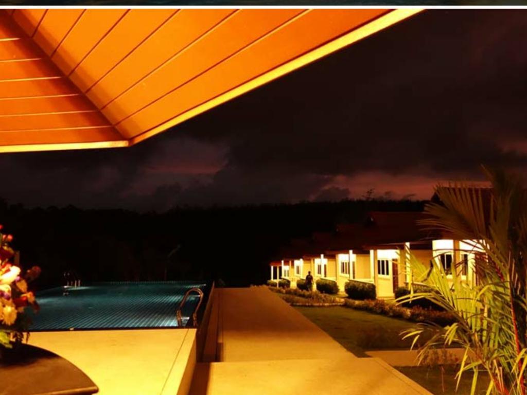 Phuket Airport Villa Ban Bo Han Exterior photo