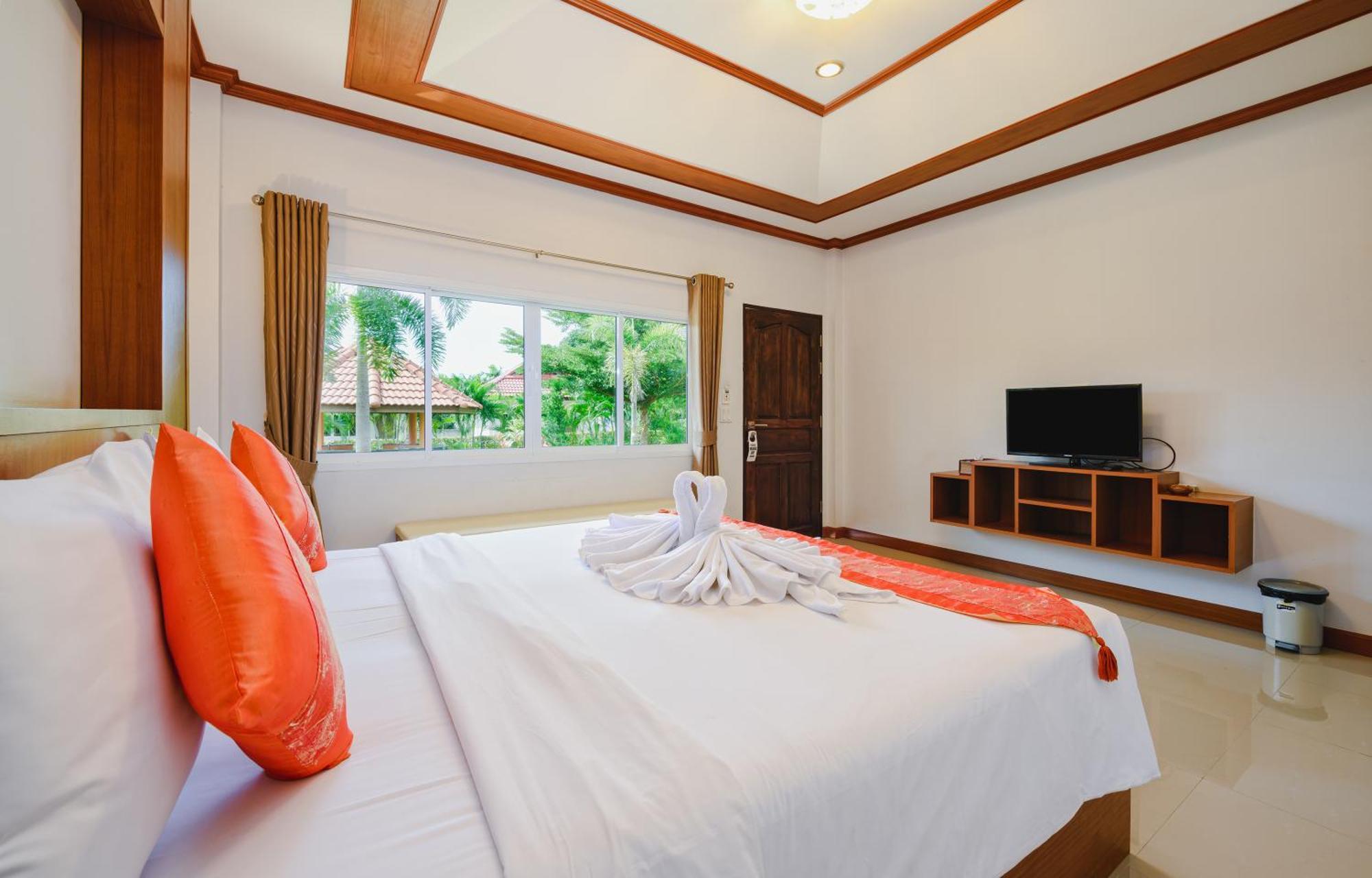 Phuket Airport Villa Ban Bo Han Exterior photo