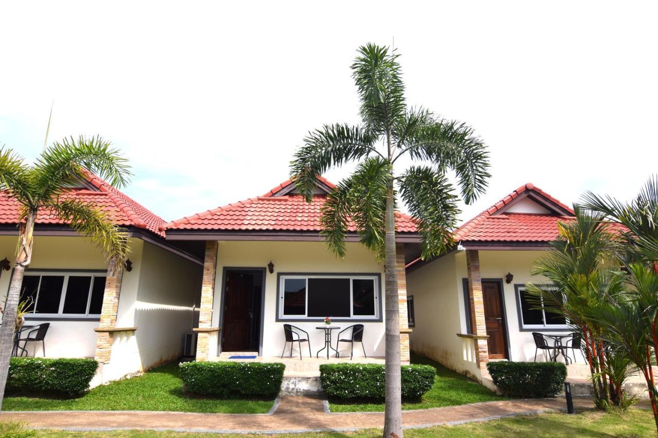 Phuket Airport Villa Ban Bo Han Exterior photo